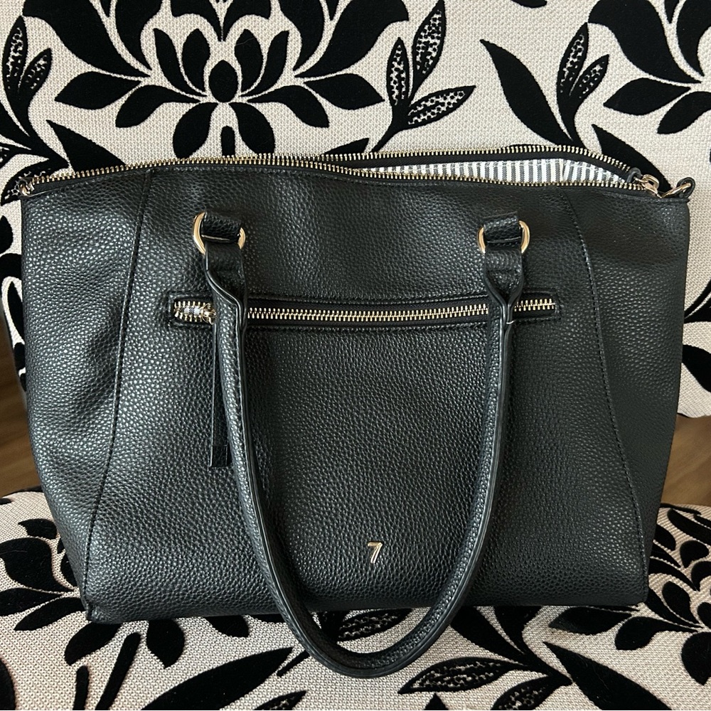 Medium size black purse
